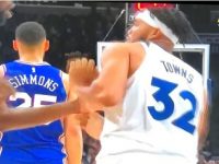 Frustrado De Tener En Su Frente Un Jugador Que Lo Supera En Todas Las Facetas ... Karl Towns Decide Irse A Las TROMPADAS Con Joel Embiid ... Galeria De Fotos.!!!