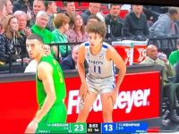 CHRIS DUARTE ... Lastimado .. Fuerte Golpe En Su Rodilla Derecha .. Su Univ. Oregon .. Derrotan LESTER QUIÑONEZ JR ... Y Su Univ. Memphis.!!!