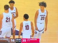 JUSTIN MINAYA ... ALANZO FRINK ... Brillantes En Triunfo Univ. Carolina Del Sur ... Galeria De Fotos.!!!