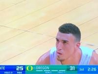CHRIS DUARTE ... Nos Impresiona En Su Debut Baloncesto NCAA ... Univ. Oregon Derrota Univ. Fresno State.!!!