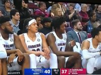 JUSTIN MINAYA ... ALANZO FRINK ... Y La Univ. Carolina Del Sur ... Caen En Su Hogar Ante Univ. Florida.!!!