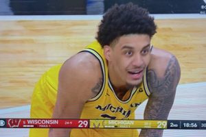 YAXEL LENDEBORG ... Semi-Final De Su Conferencia ... Lidera Su Equipo Michigan ... A Juego Final En Su Conferencia.!!!